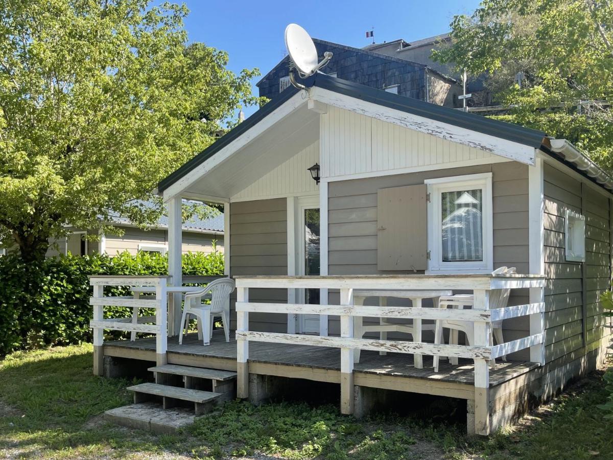 Camping Le Jardin - Chalets, Bungalows Et Emplacements Nus Pour Des Vacances Nature Le Long De La Riviere Le Gijou Lacaze Bagian luar foto