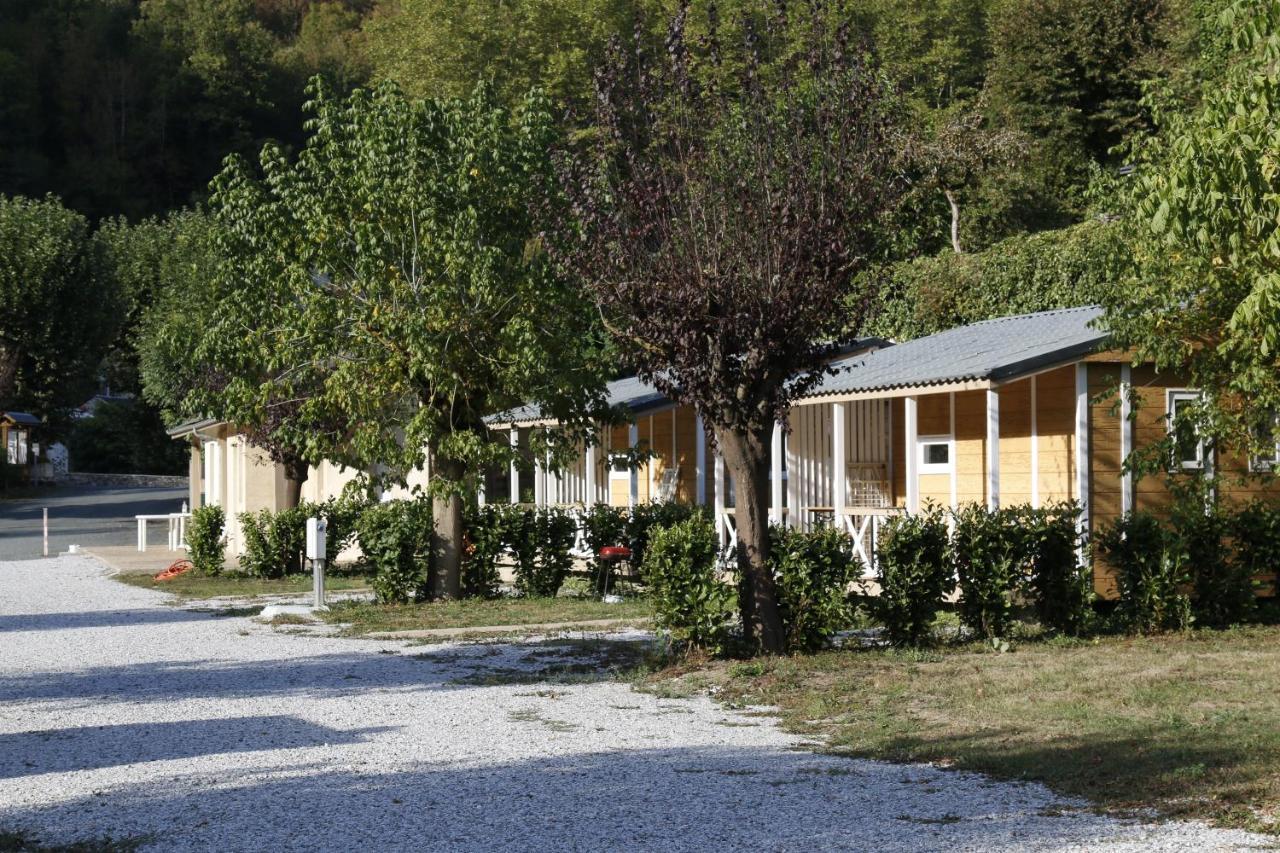 Camping Le Jardin - Chalets, Bungalows Et Emplacements Nus Pour Des Vacances Nature Le Long De La Riviere Le Gijou Lacaze Bagian luar foto