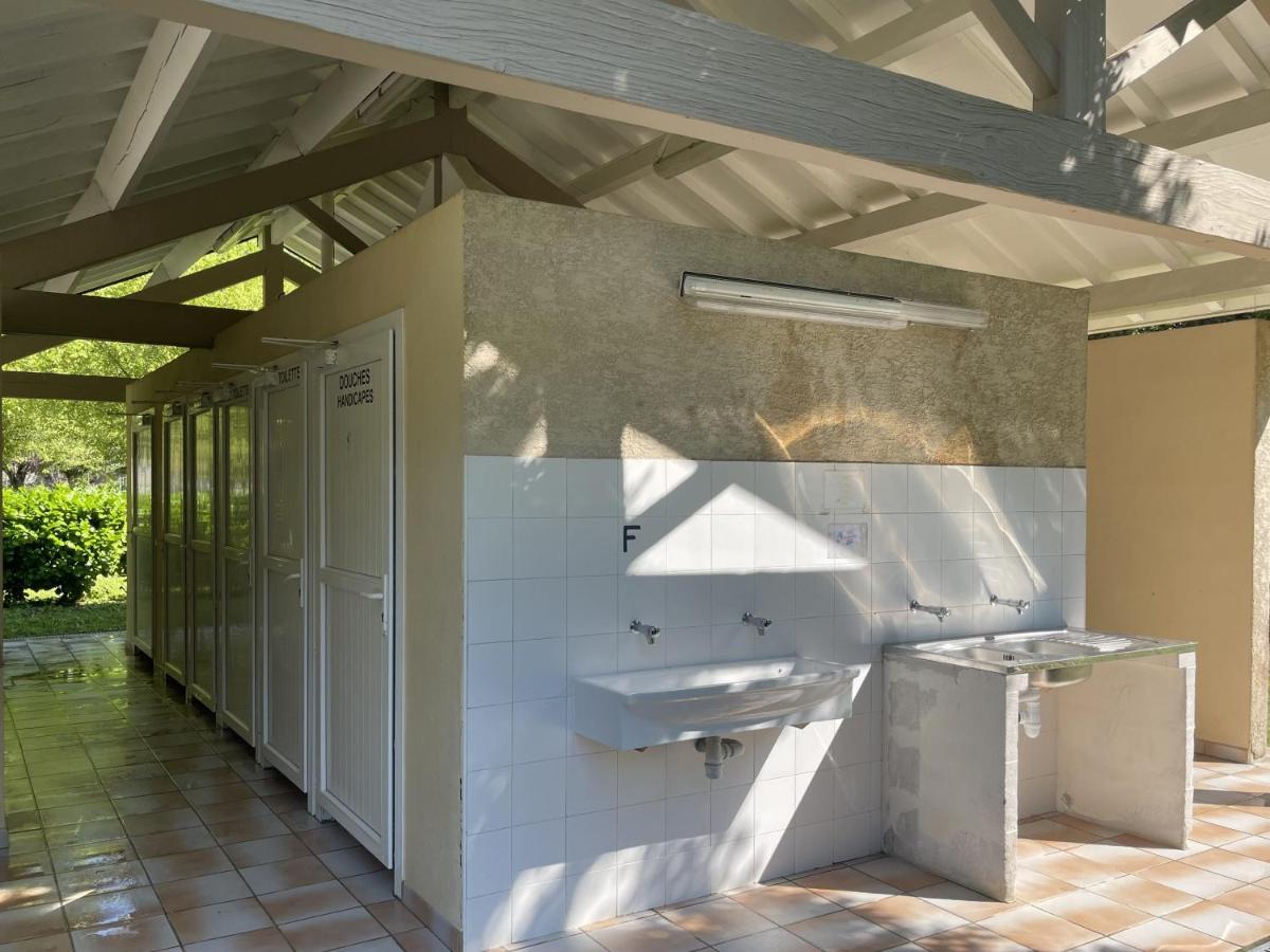 Camping Le Jardin - Chalets, Bungalows Et Emplacements Nus Pour Des Vacances Nature Le Long De La Riviere Le Gijou Lacaze Bagian luar foto