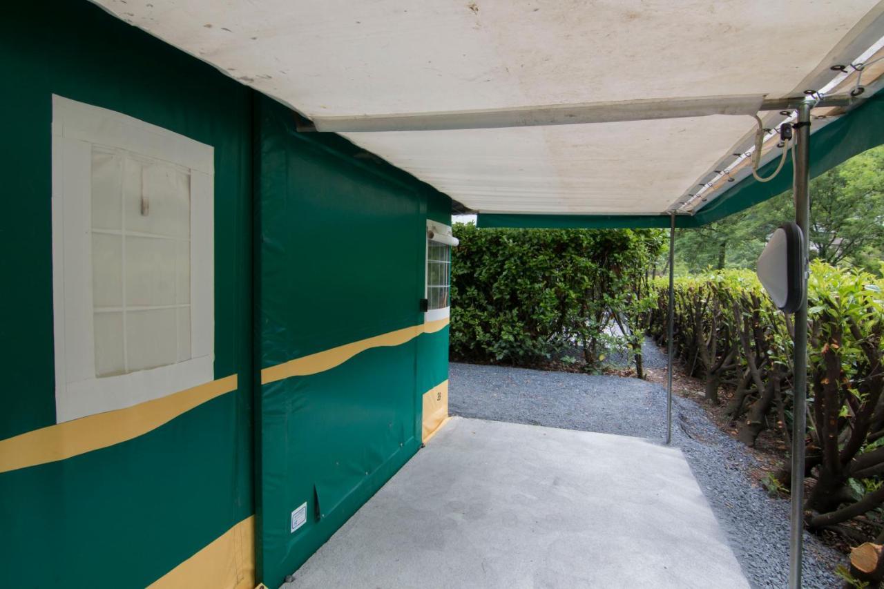 Camping Le Jardin - Chalets, Bungalows Et Emplacements Nus Pour Des Vacances Nature Le Long De La Riviere Le Gijou Lacaze Bagian luar foto